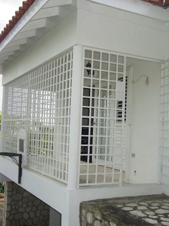 Hill Top Kingston Jamaica Room photo