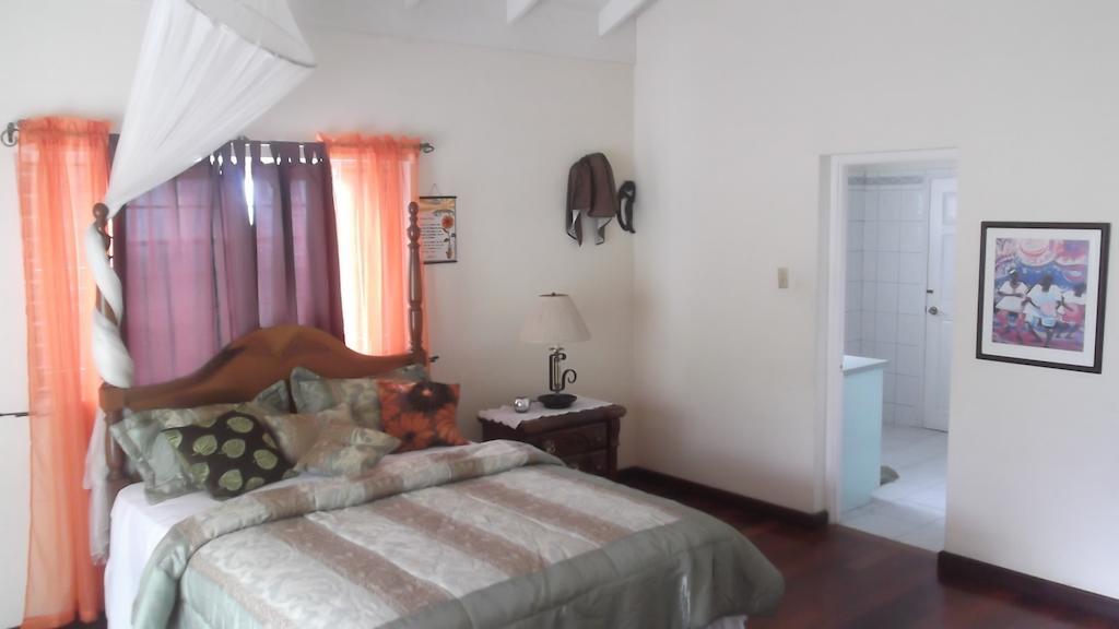 Hill Top Kingston Jamaica Room photo